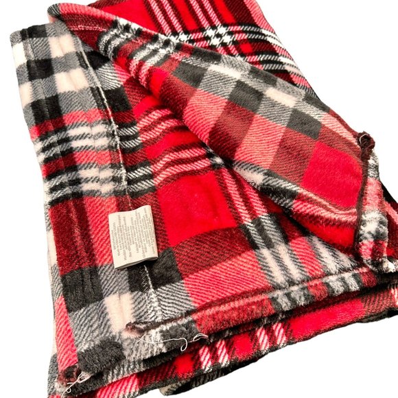 Elle Decor Throw Blanket 72x47 Red Black Plaid Deer Head Embellishment Soft - Picture 7 of 10